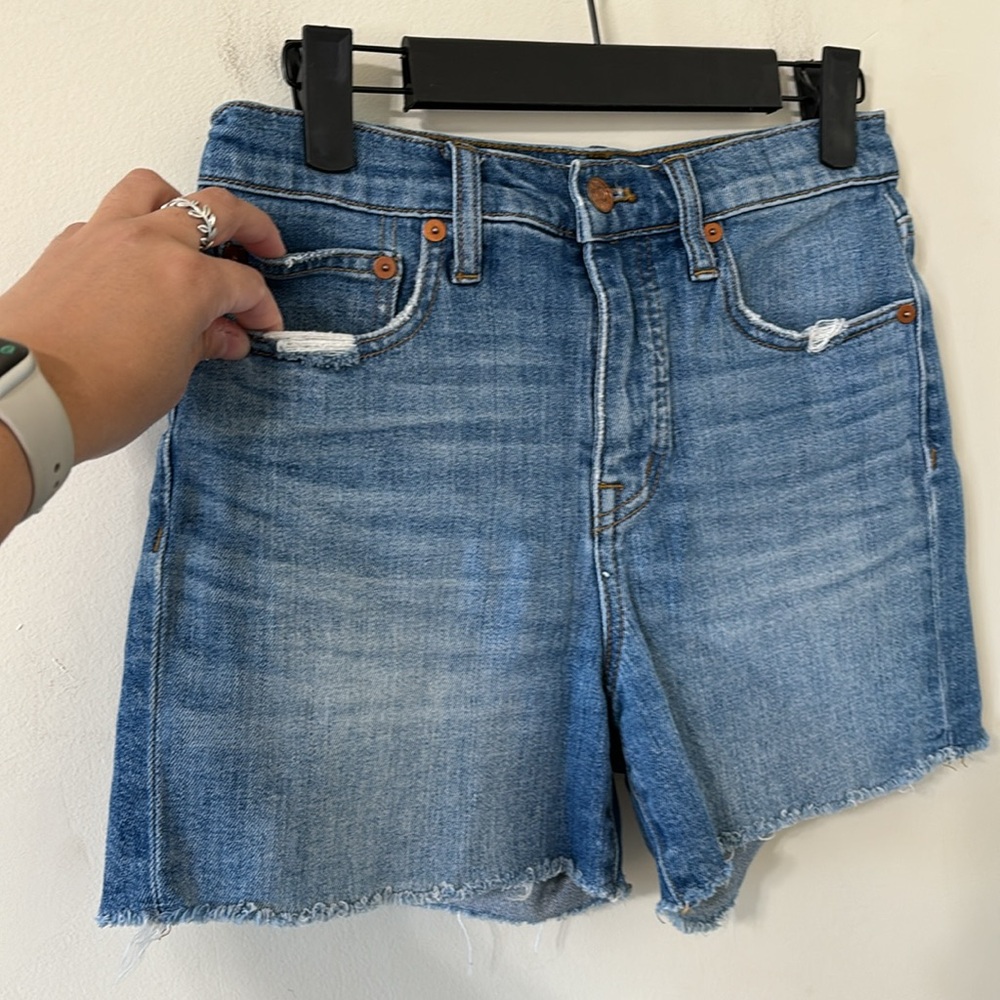 Madewell High-Rise Medium Wash Distressed Raw Hem Denim Shorts Size 25 - Picture 2 of 6